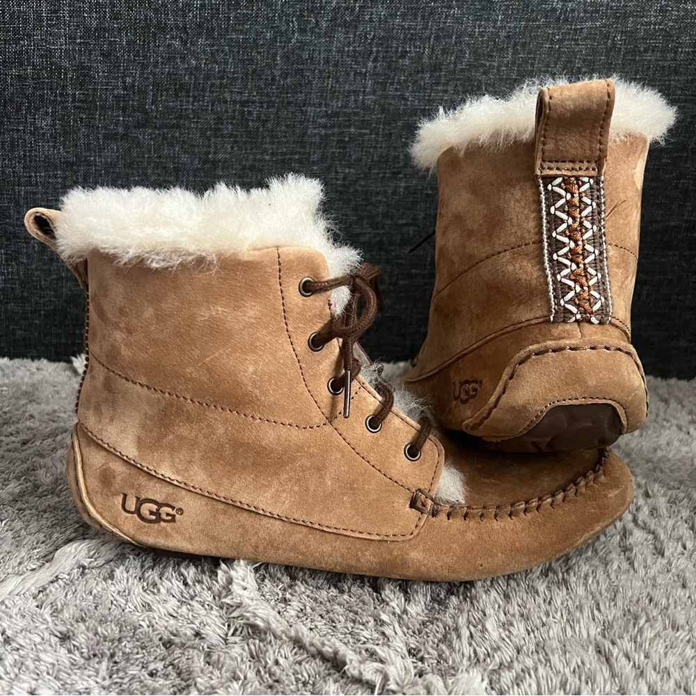 UGG Chickaree booties SN 1007716